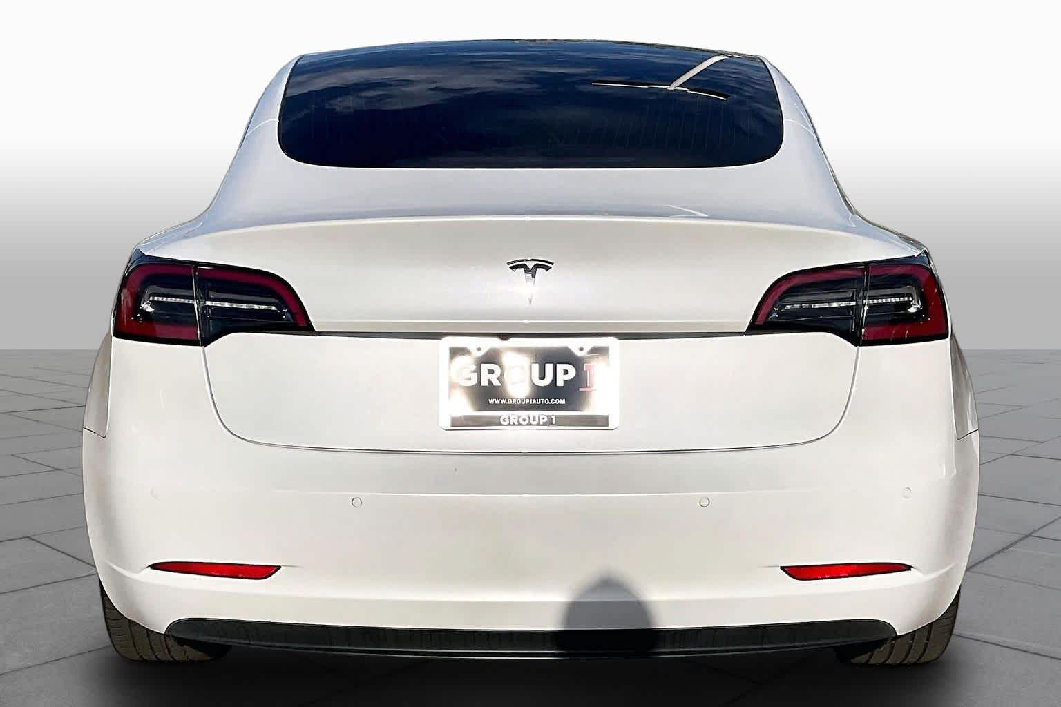 2020 Tesla Model 3 photo 4 of 33