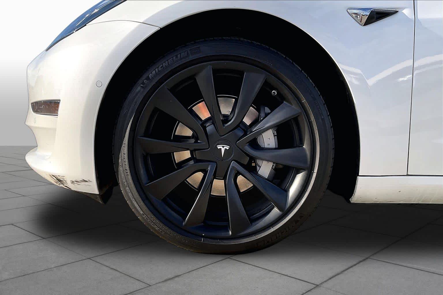 2020 Tesla Model 3 photo 8 of 33