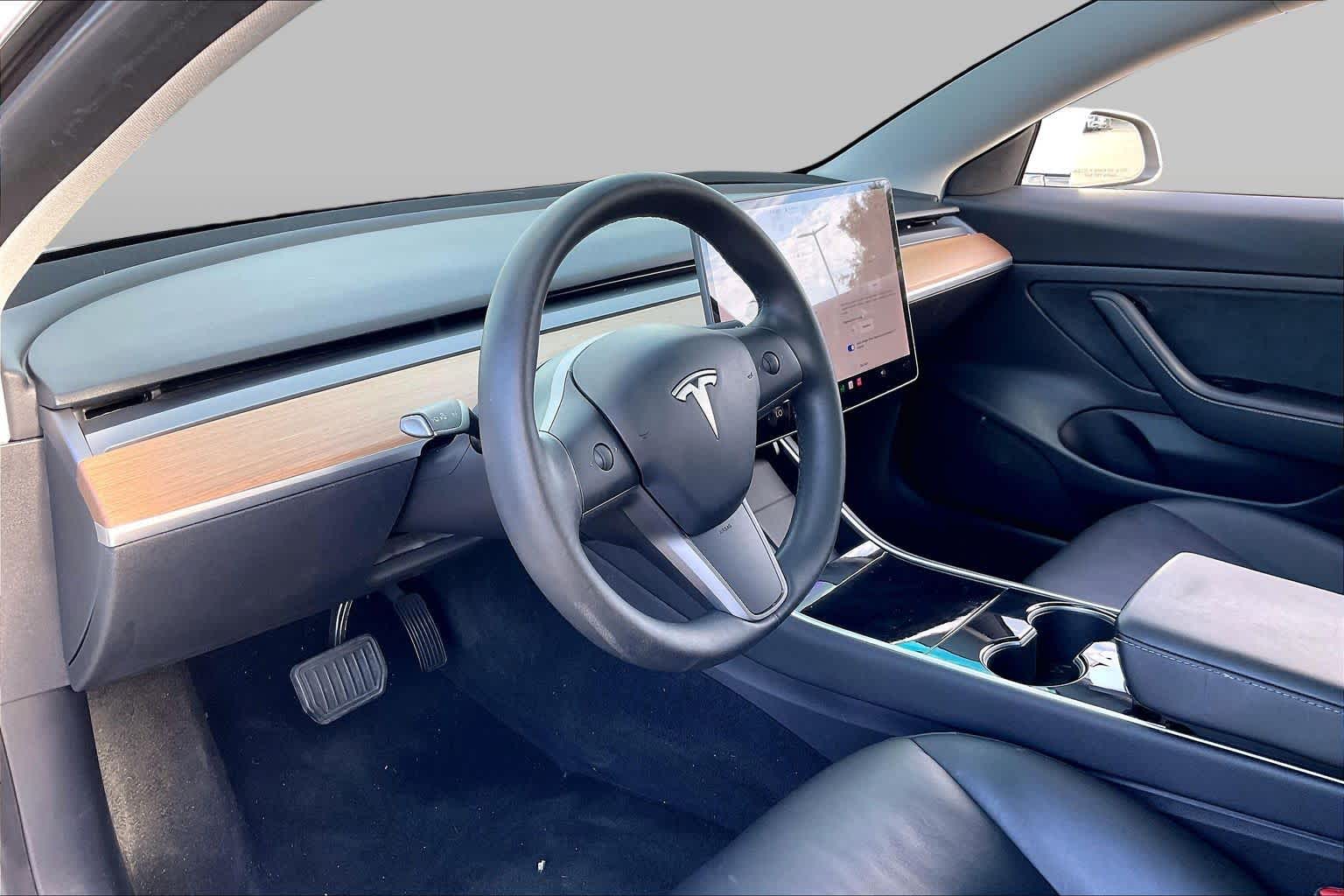 2020 Tesla Model 3 photo 14 of 33