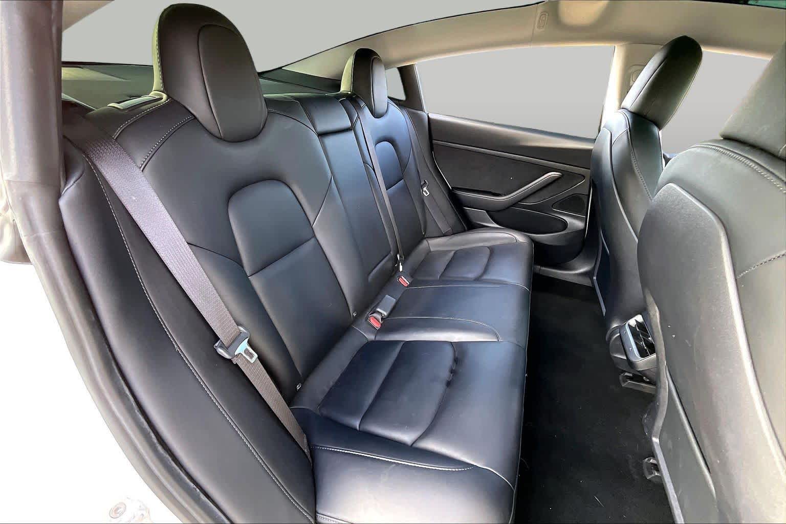 2020 Tesla Model 3 photo 16 of 33