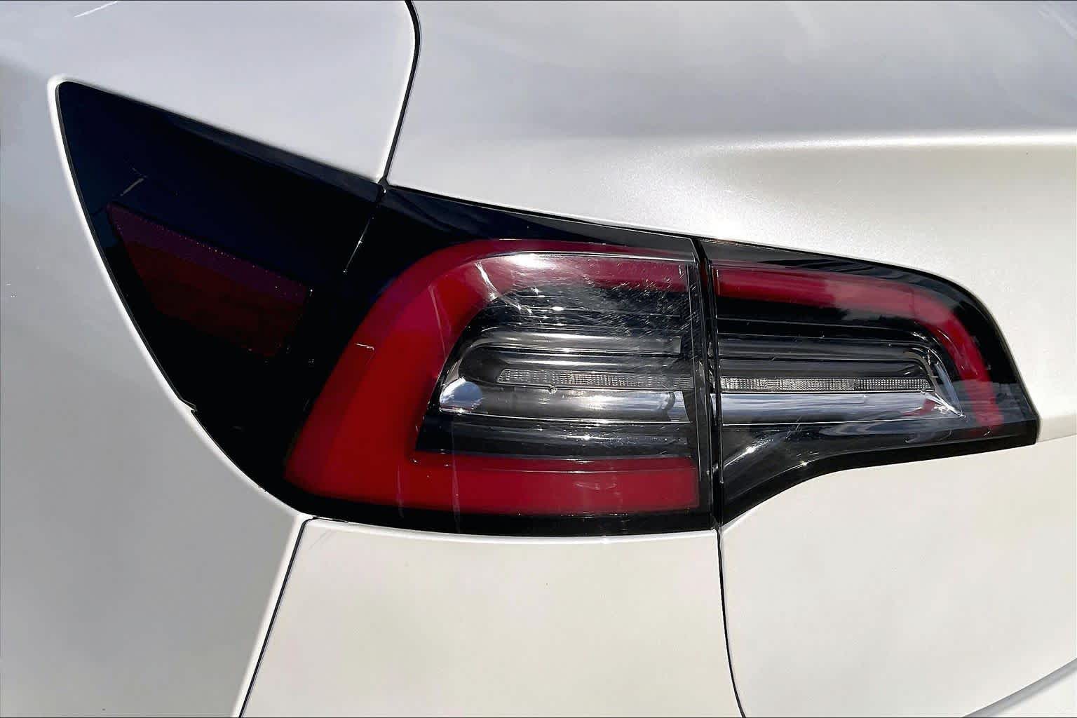 2020 Tesla Model 3 photo 25 of 33