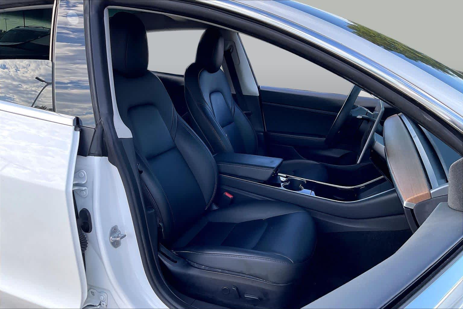 2020 Tesla Model 3 photo 7 of 33