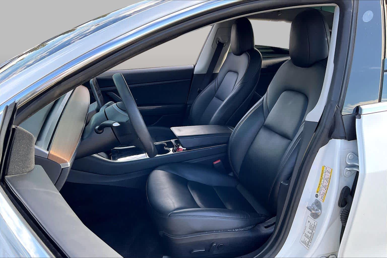 2020 Tesla Model 3 photo 6 of 33