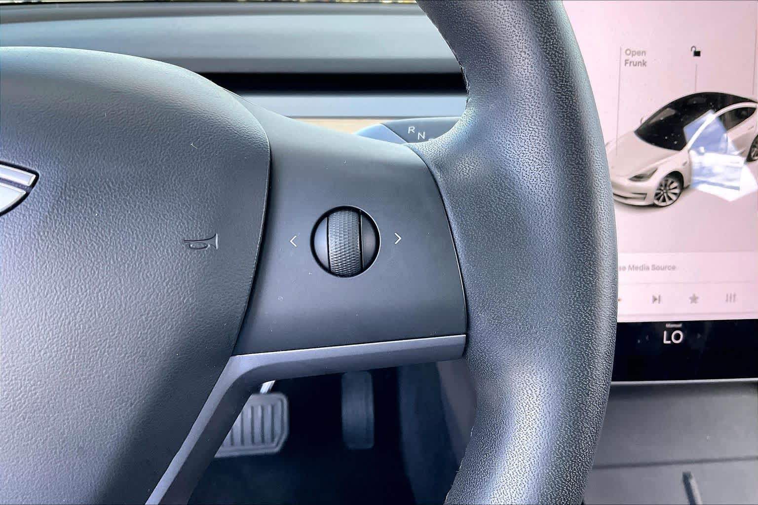 2020 Tesla Model 3 photo 21 of 33