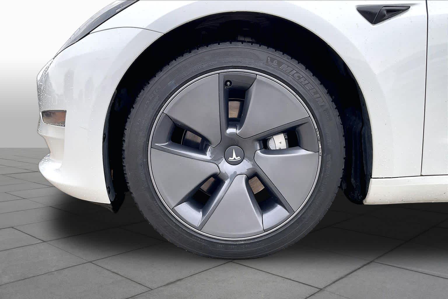 2023 Tesla Model 3 photo 8 of 33