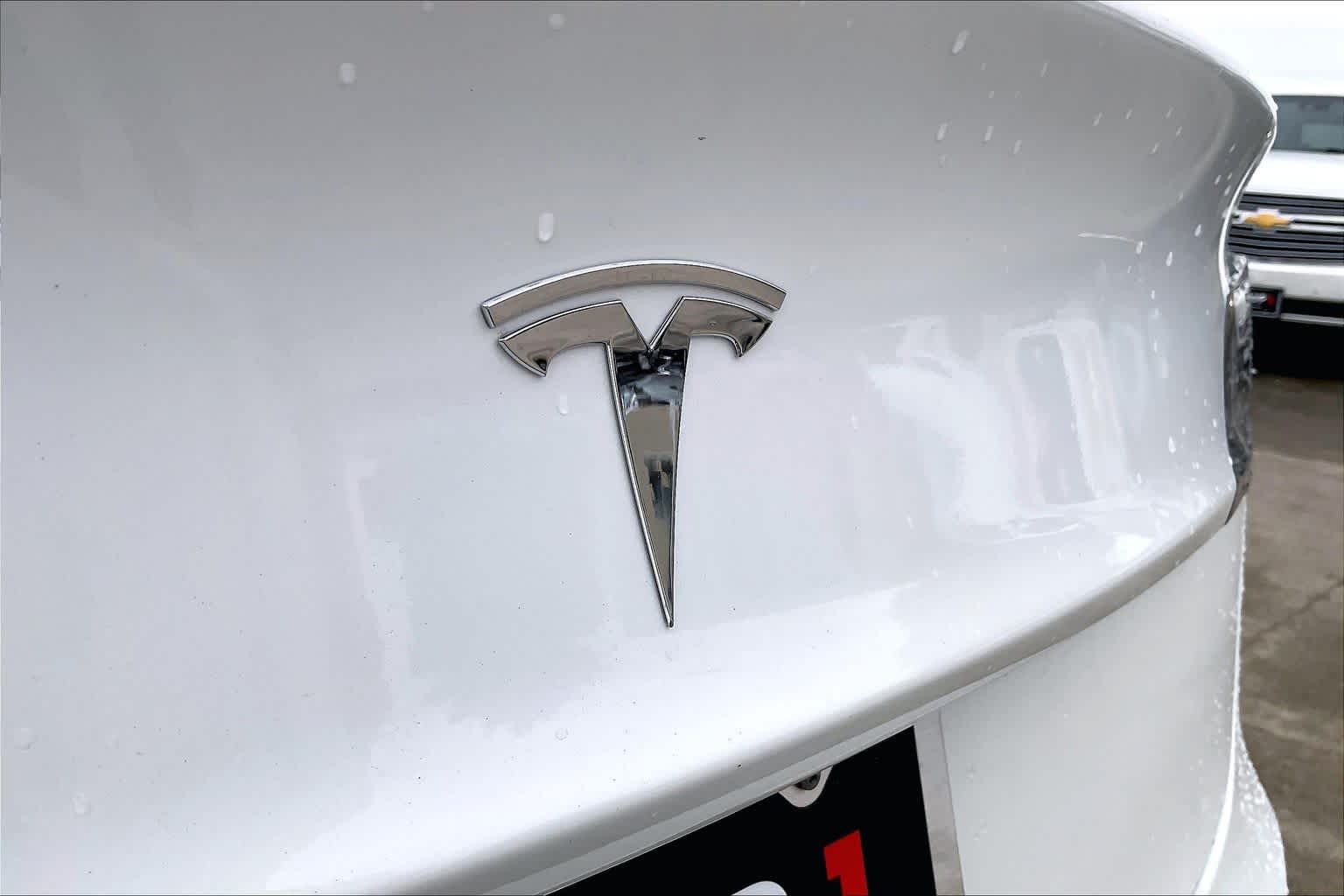 2023 Tesla Model 3 photo 27 of 33