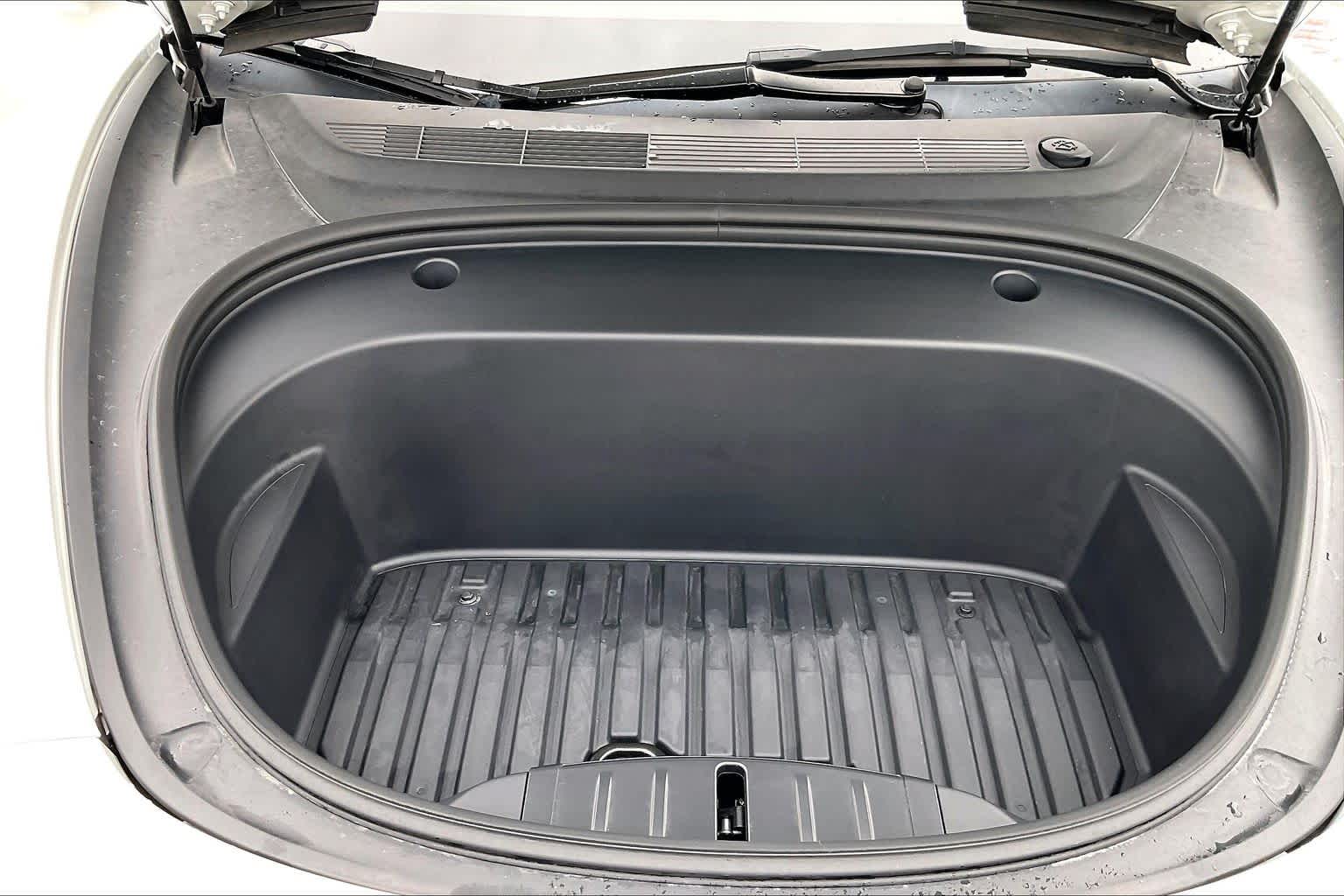 2023 Tesla Model 3 photo 28 of 33
