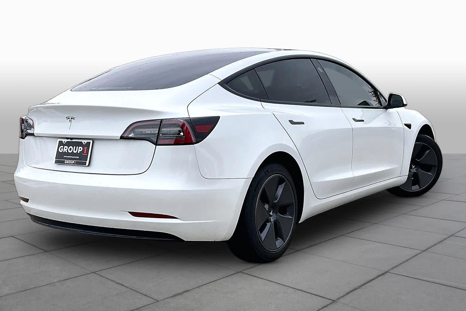 2023 Tesla Model 3 photo 10 of 33