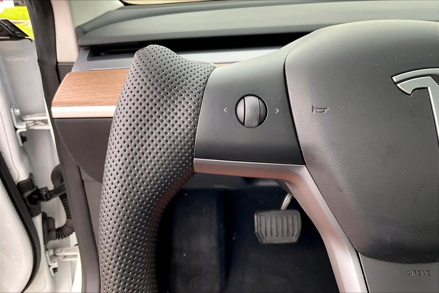 2023 Tesla Model 3 photo 20 of 33