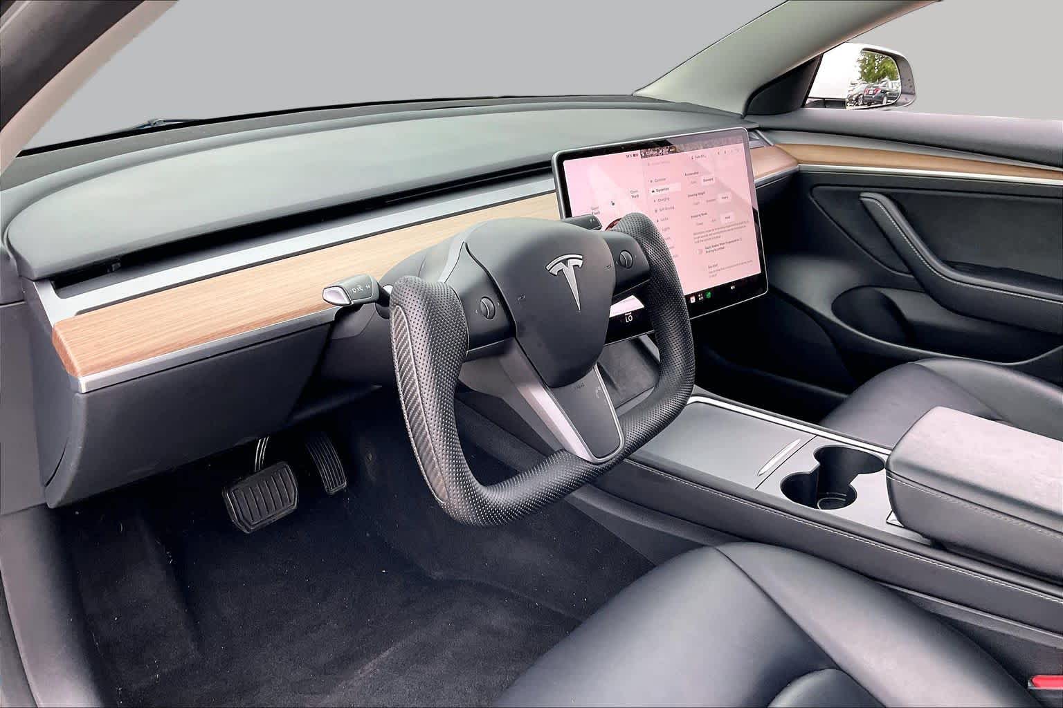 2023 Tesla Model 3 photo 14 of 33