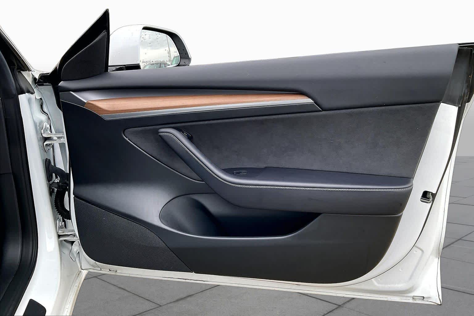 2023 Tesla Model 3 photo 19 of 33