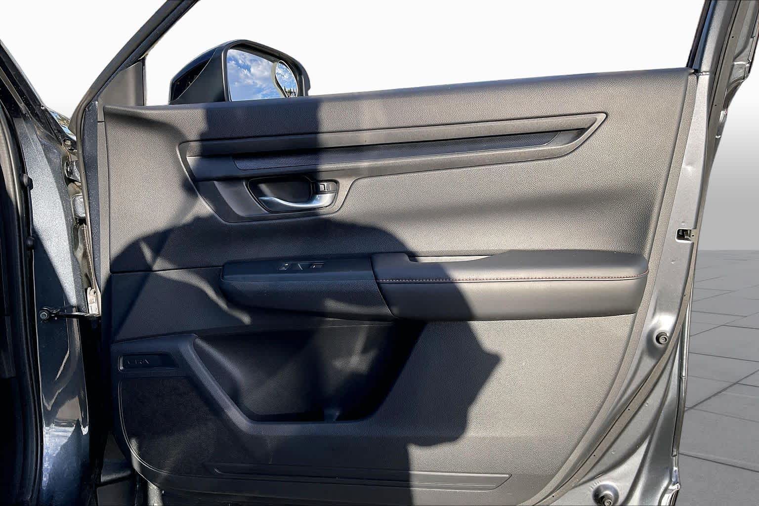 2023 Honda CR-V Hybrid photo 22 of 36
