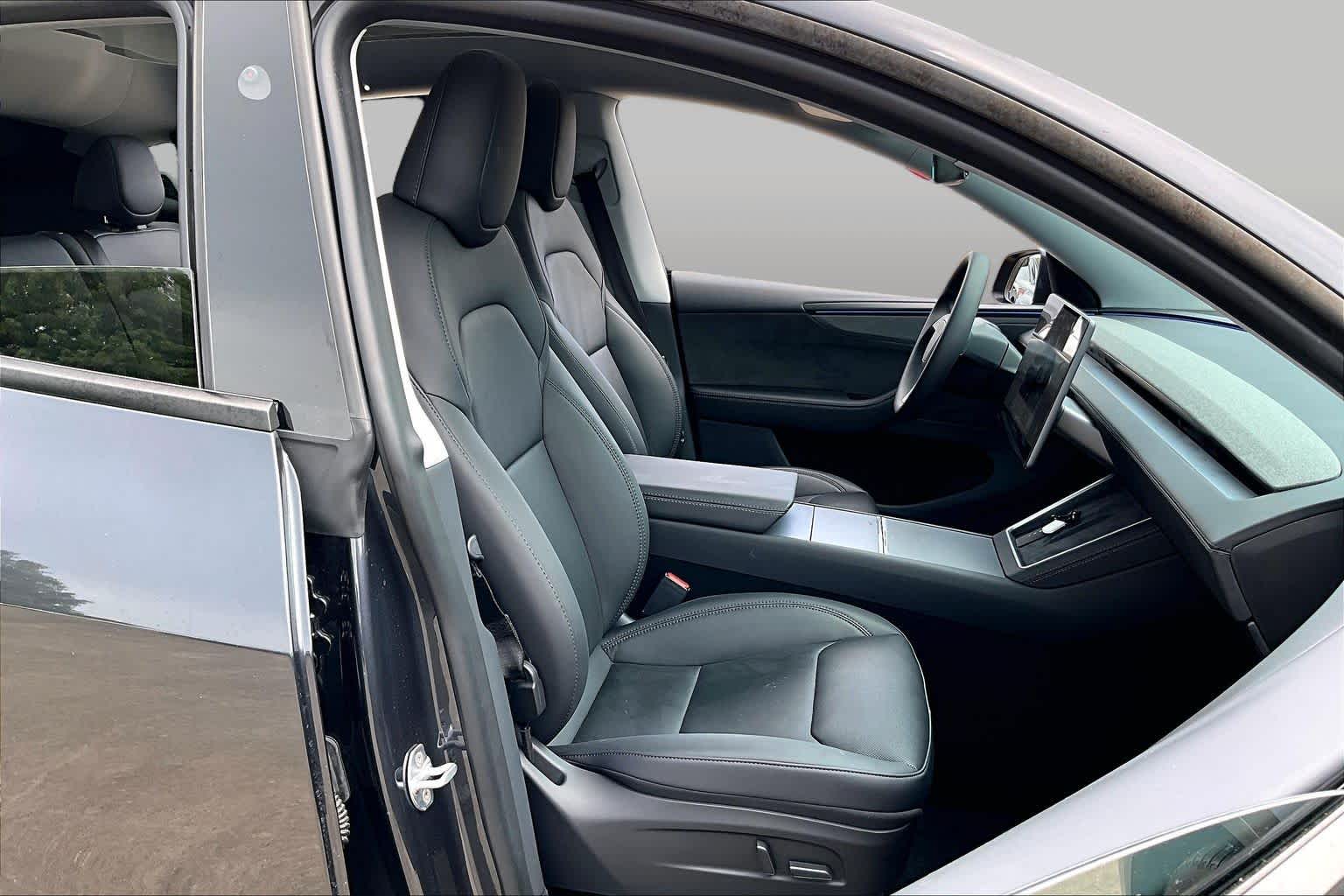 2026 Tesla Model Y Premium - 6