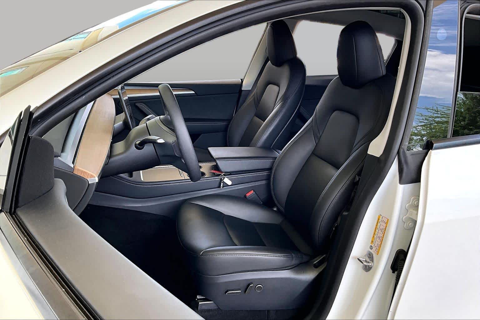 2024 Tesla Model Y Long Range - 6