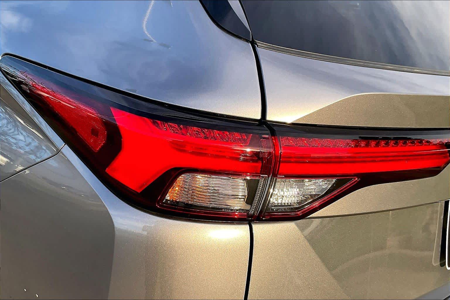 2022 Mitsubishi Outlander SE Mercury Gray Metallic at HGreg Houston