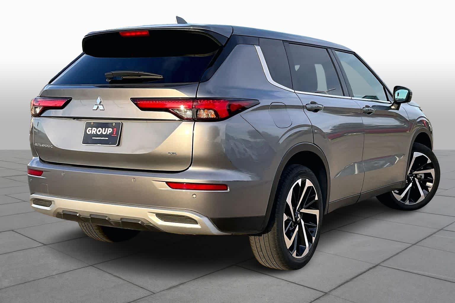 2022 Mitsubishi Outlander SE Mercury Gray Metallic at HGreg Houston