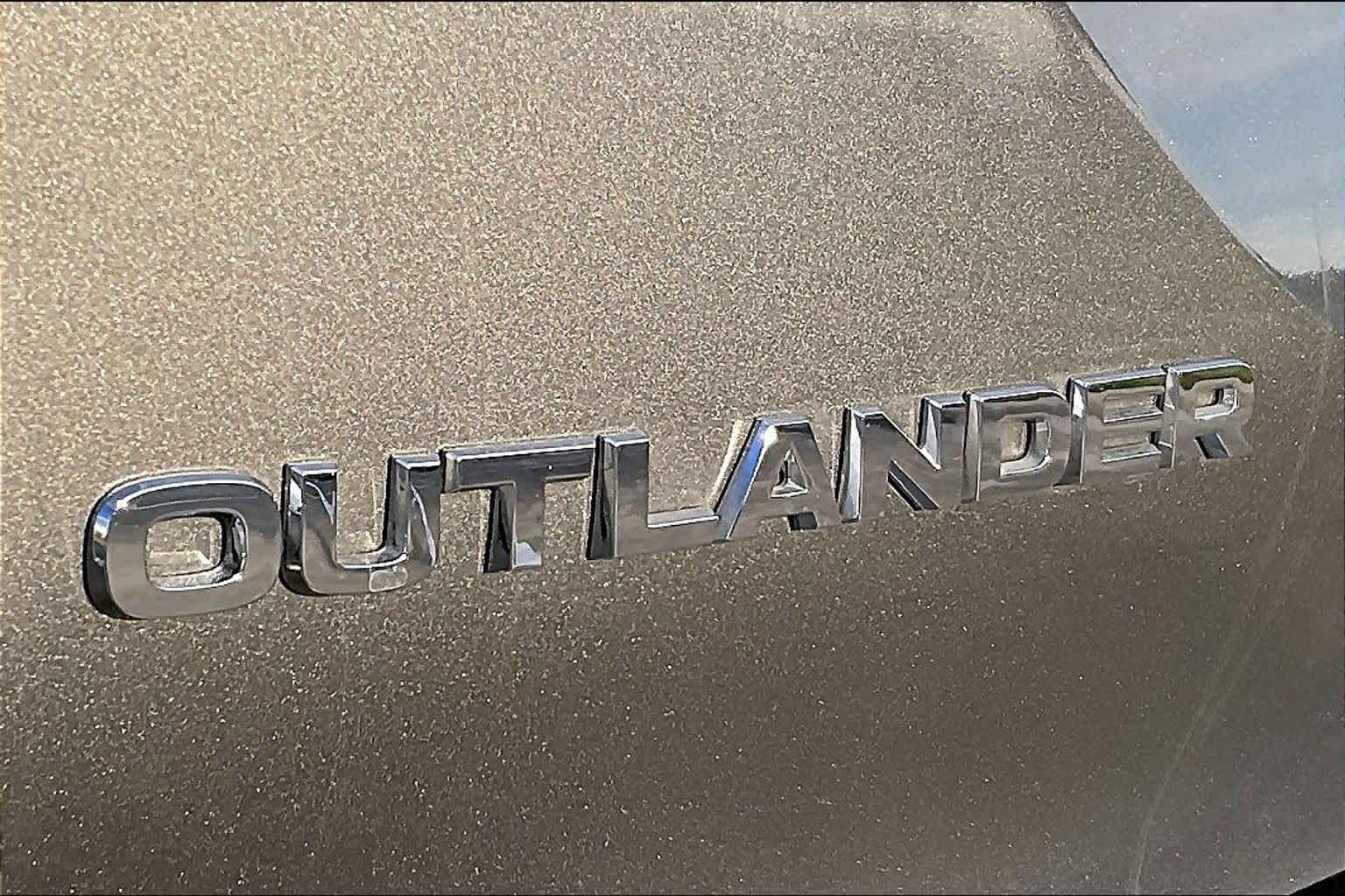 2022 Mitsubishi Outlander SE Mercury Gray Metallic at HGreg Houston