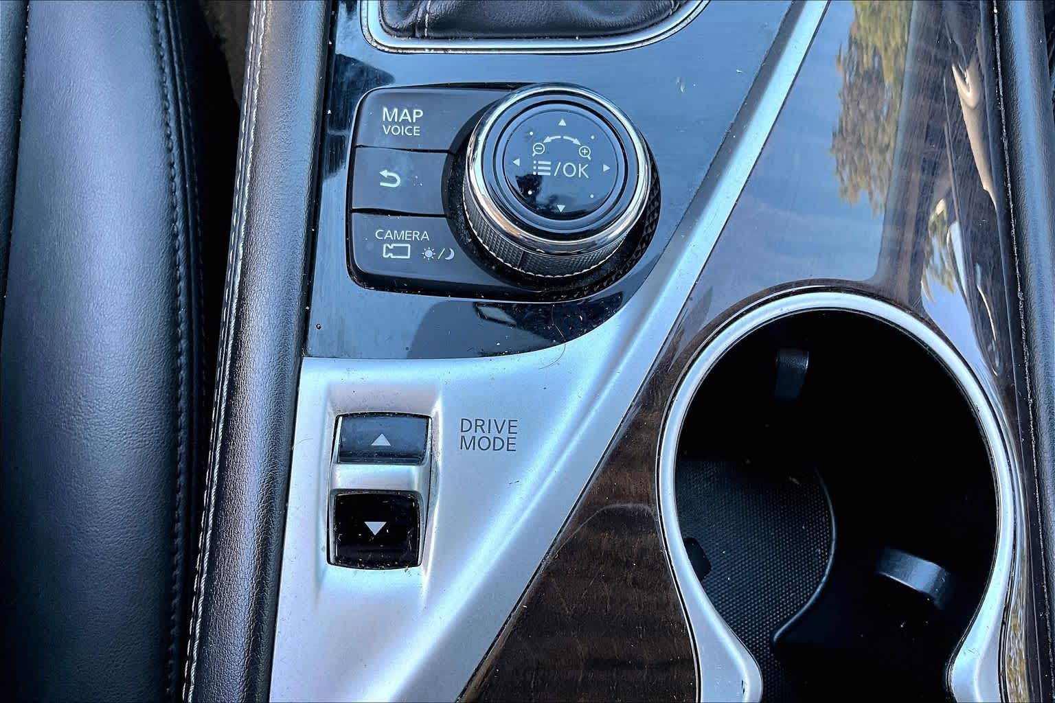 2019 INFINITI Q50 photo 33 of 35