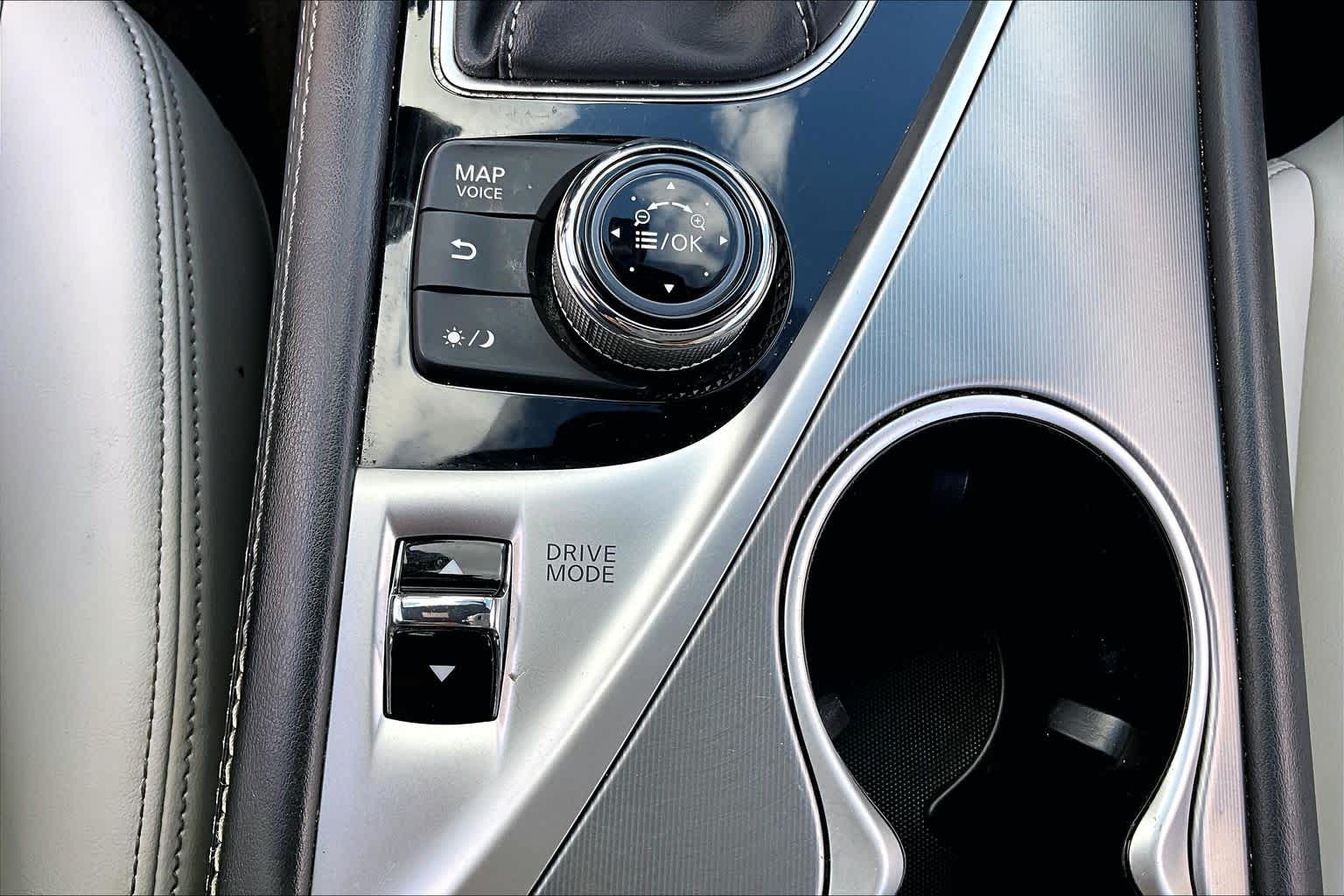 2018 INFINITI Q60 3.0t LUXE Majestic White at Mercedes-Benz of Houston North