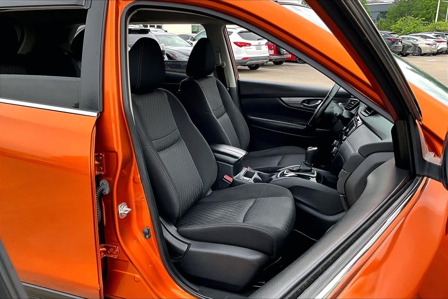 2020 Nissan Rogue SV - 7