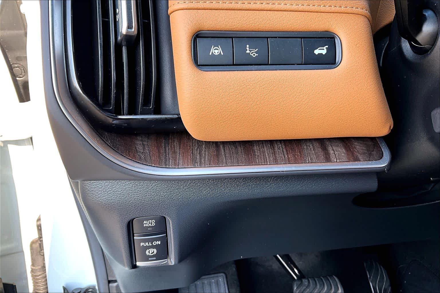 2025 Nissan Armada Platinum Reserve Everest White Pearl Tricoat at Sterling McCall Nissan