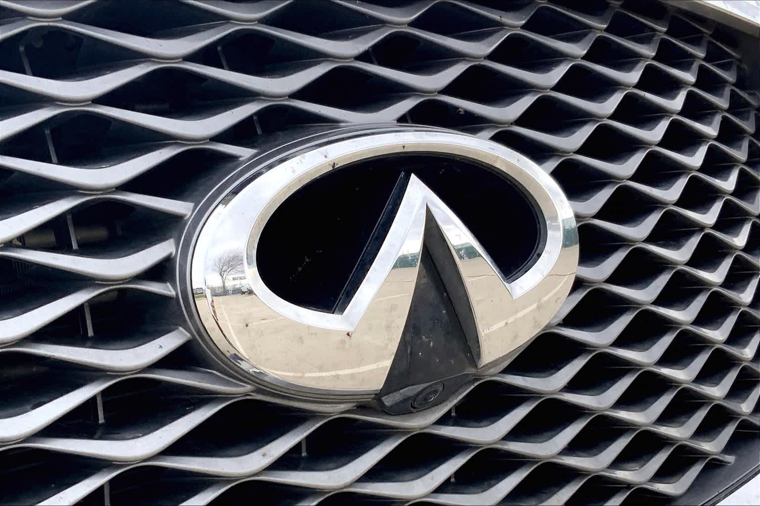 2019 INFINITI QX80 photo 36 of 37
