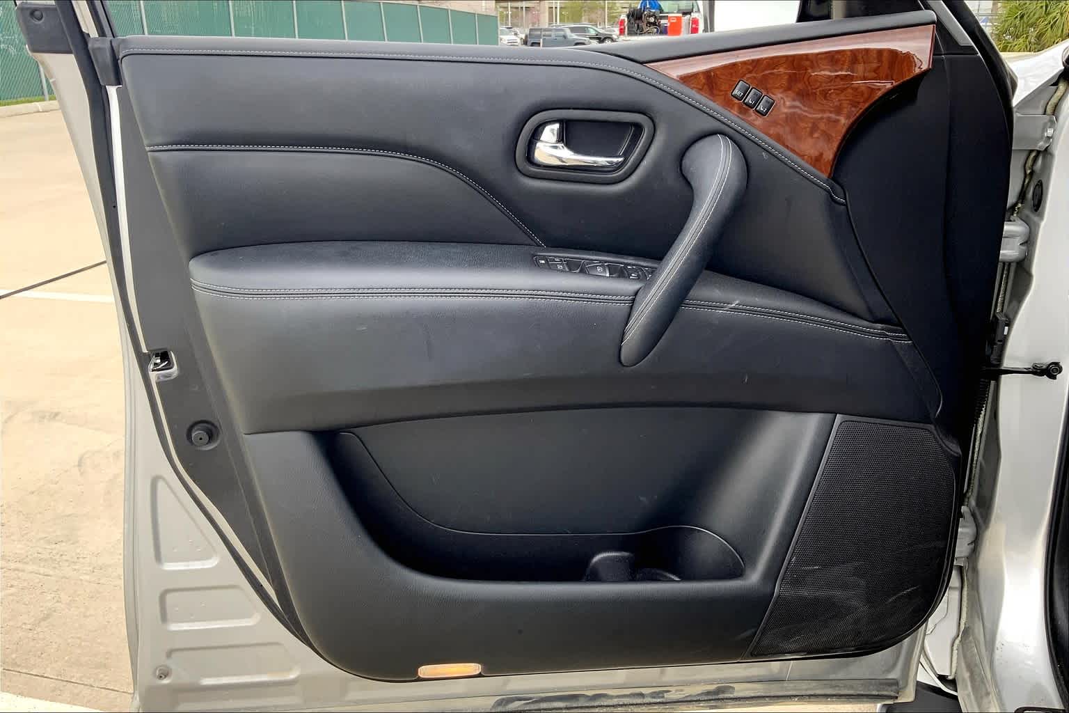 2019 INFINITI QX80 photo 22 of 37