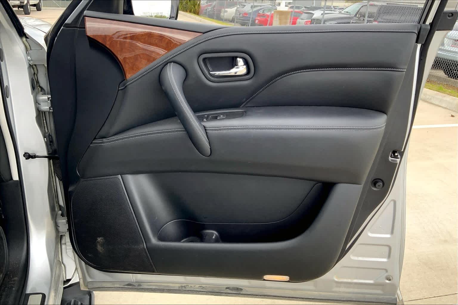 2019 INFINITI QX80 photo 23 of 37