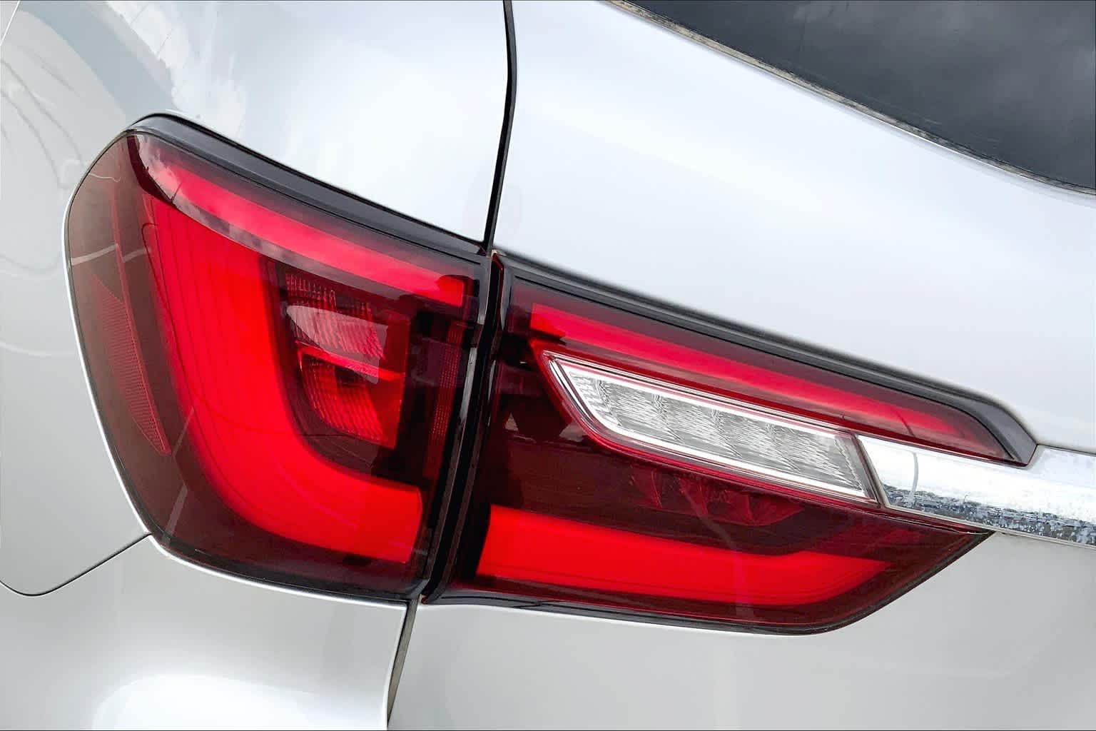 2019 INFINITI QX80 photo 30 of 37