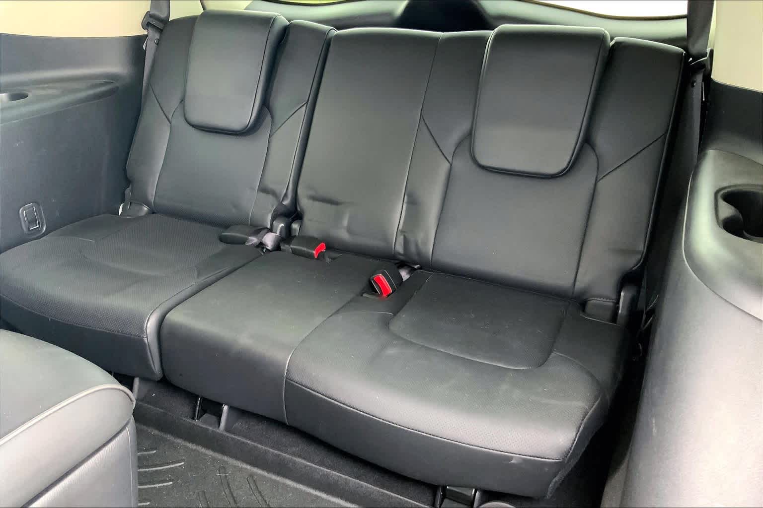 2019 INFINITI QX80 photo 29 of 37