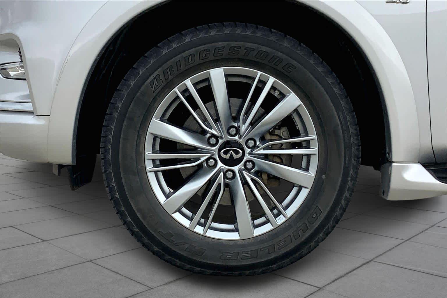 2019 INFINITI QX80 photo 11 of 37