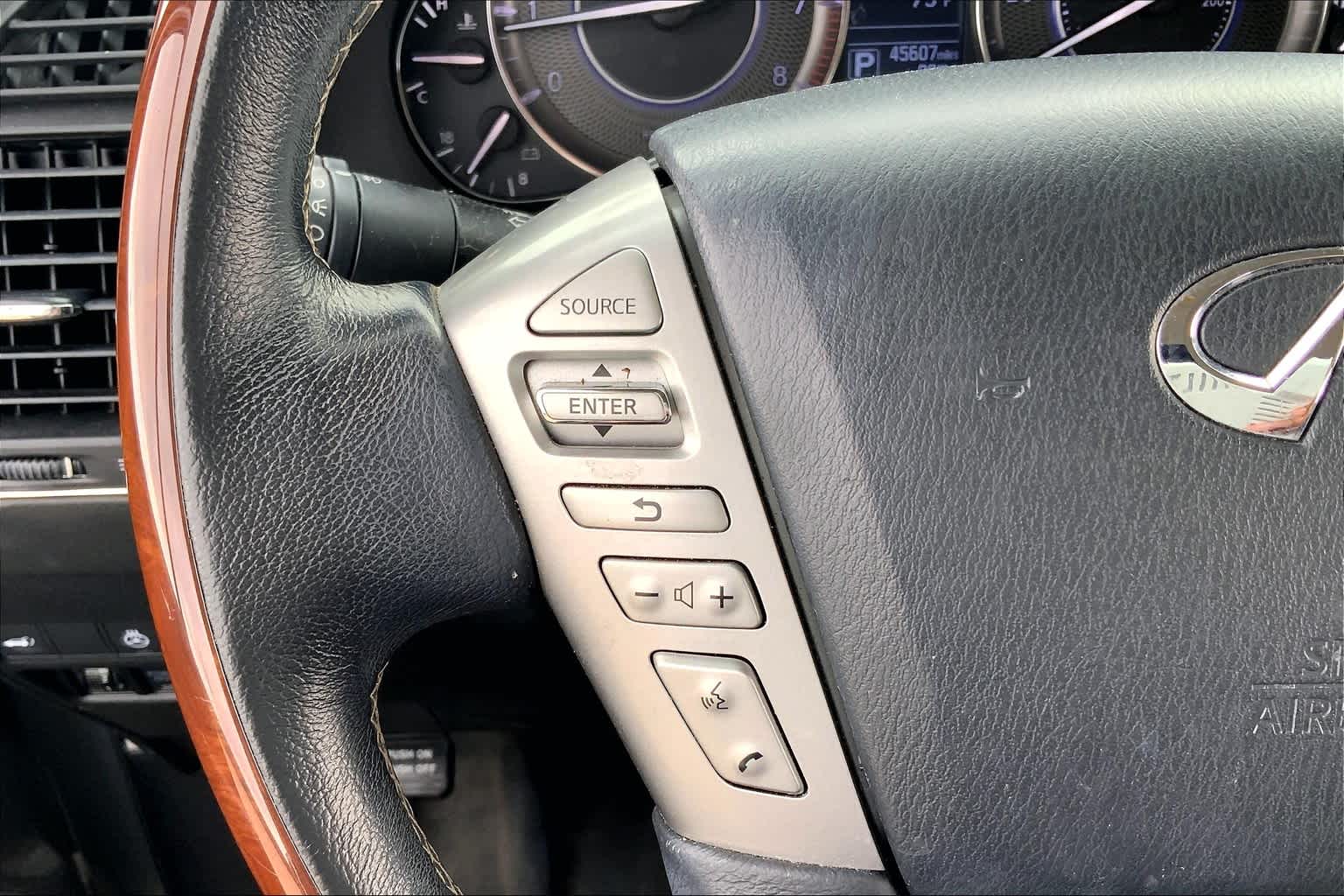 2019 INFINITI QX80 photo 24 of 37