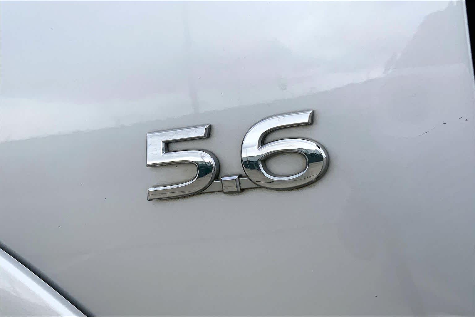 2019 INFINITI QX80 photo 10 of 37