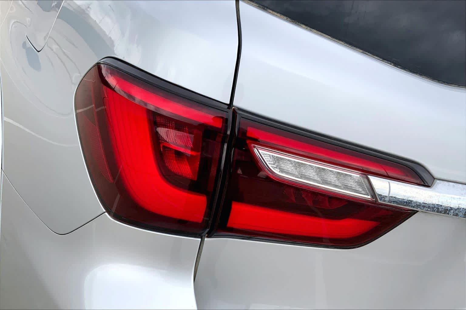 2019 INFINITI QX80 photo 29 of 37