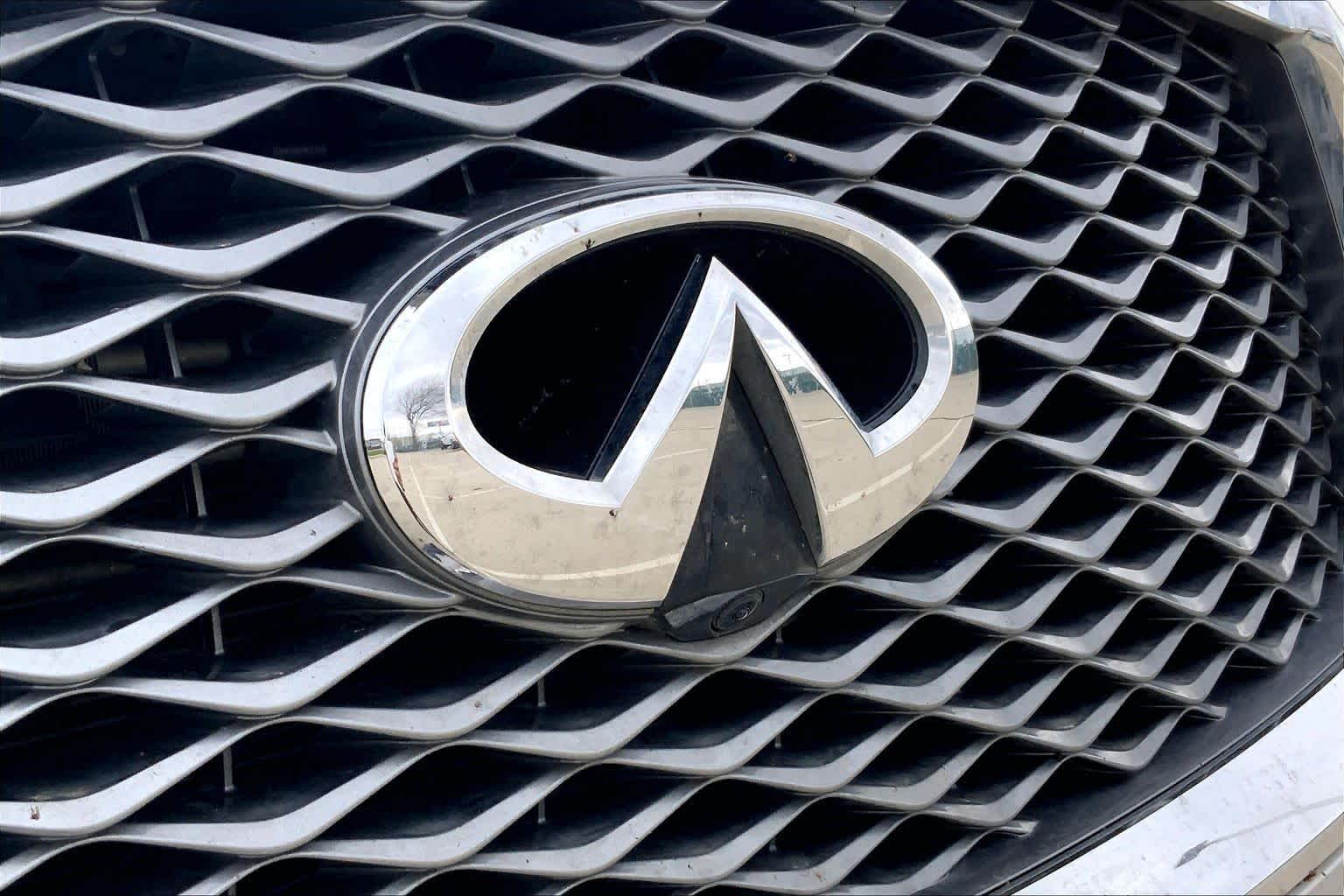 2019 INFINITI QX80 photo 30 of 37