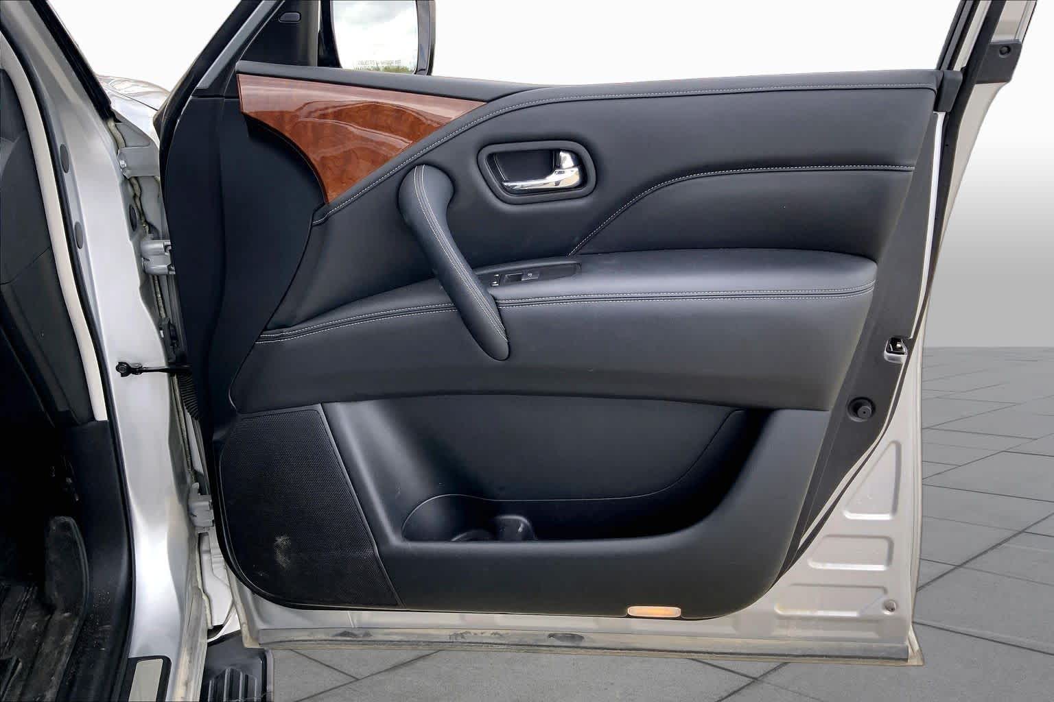 2019 INFINITI QX80 photo 23 of 37