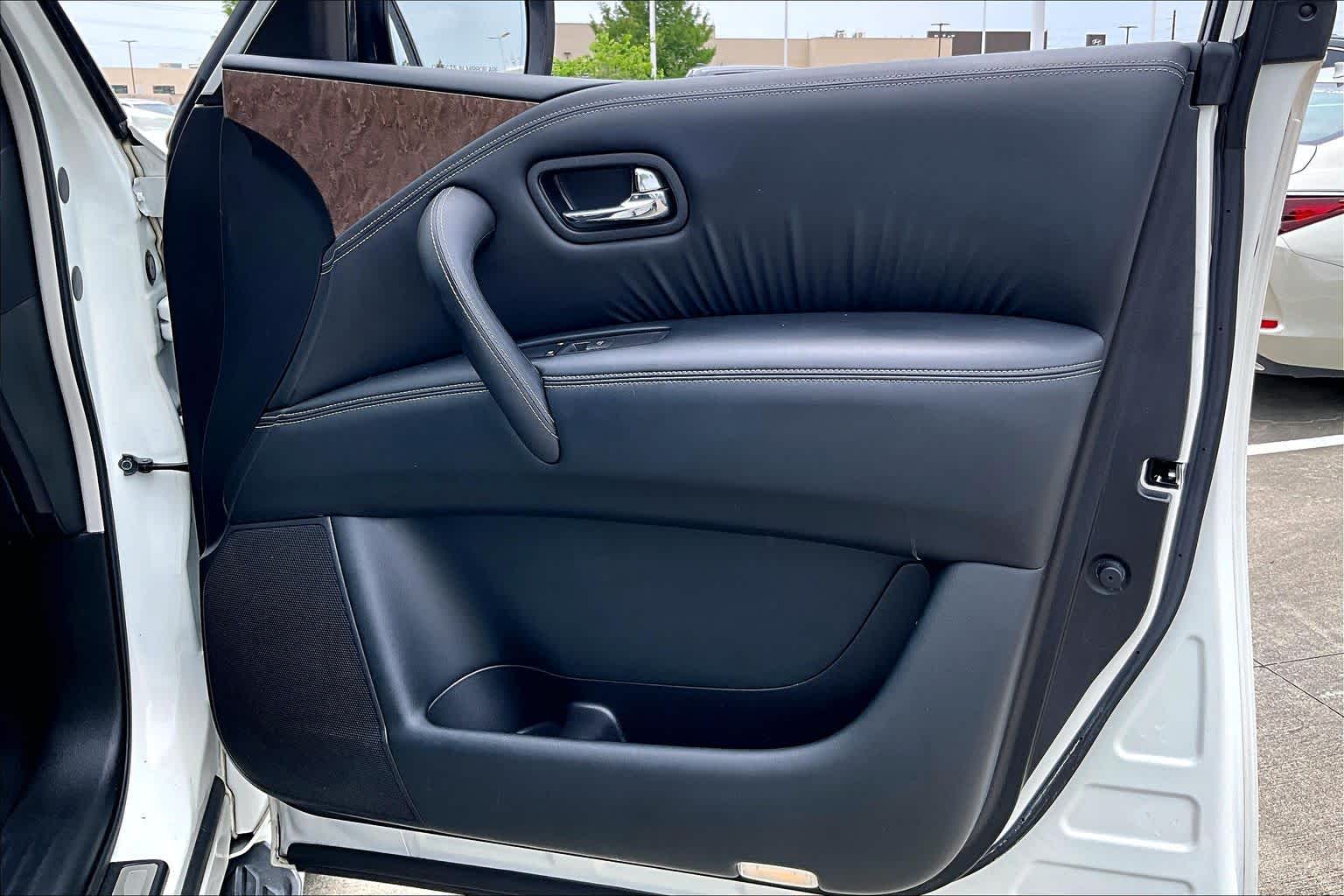 2017 INFINITI QX80  Majestic White at Beck & Masten Kia
