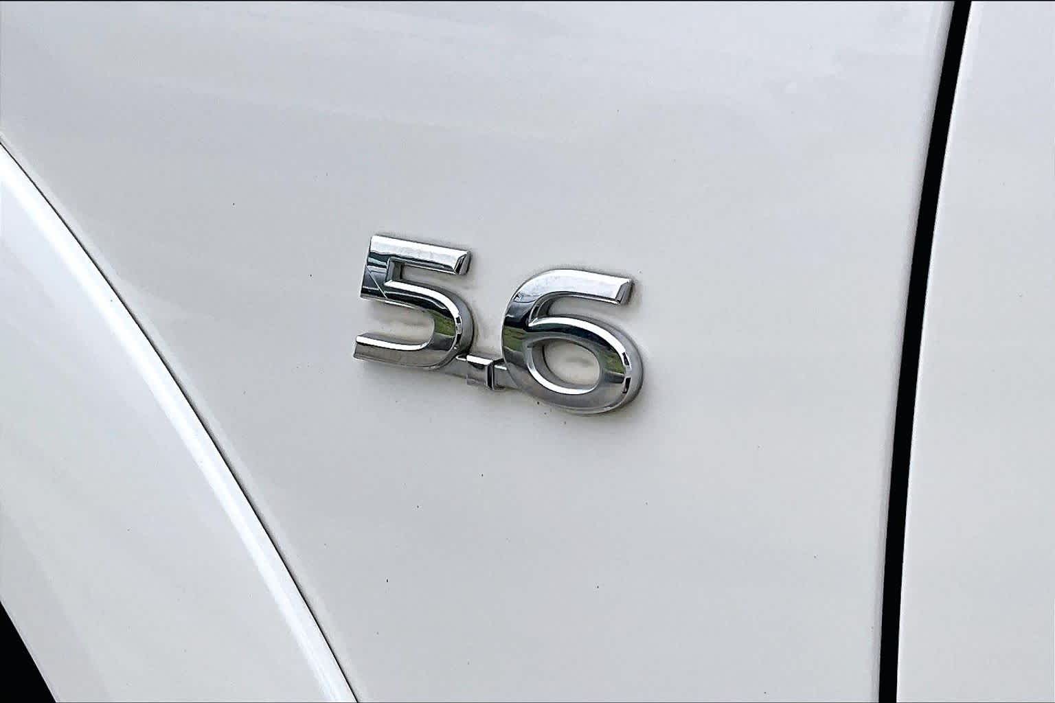 2017 INFINITI QX80  Majestic White at Beck & Masten Kia