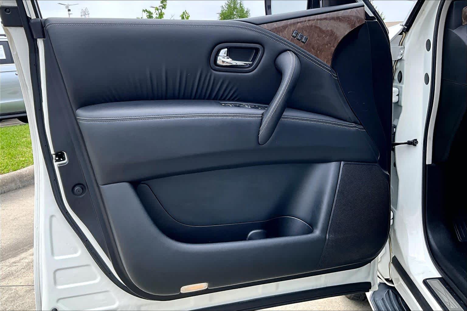 2017 INFINITI QX80  Majestic White at Beck & Masten Kia