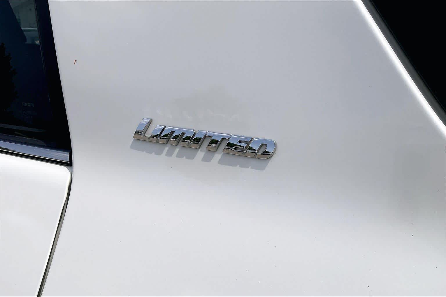 2016 Toyota 4Runner Limited Blizzard Pearl at Group 1 Toyota Southwest
