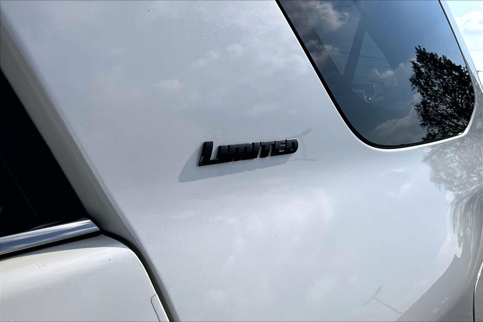 2022 Toyota 4Runner Limited Blizzard Pearl at Sterling McCall Acura