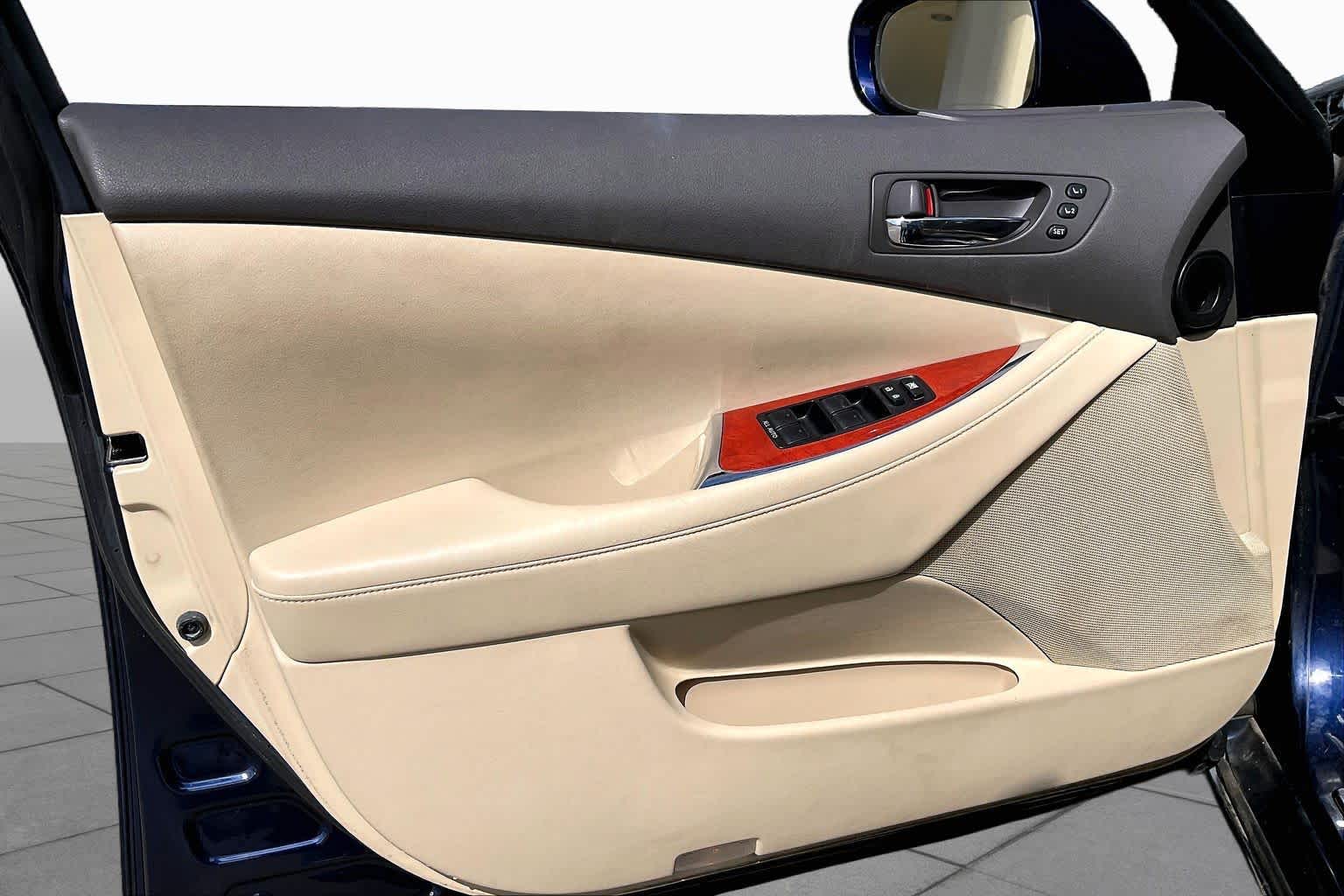 2012 Lexus ES 350 photo 19 of 34