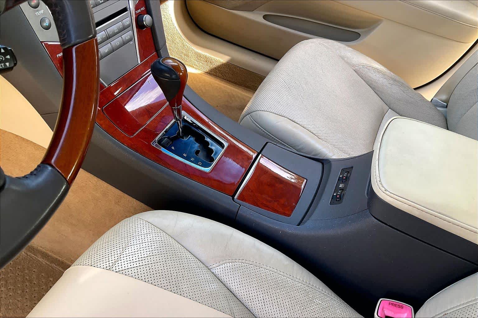 2012 Lexus ES 350 photo 14 of 34