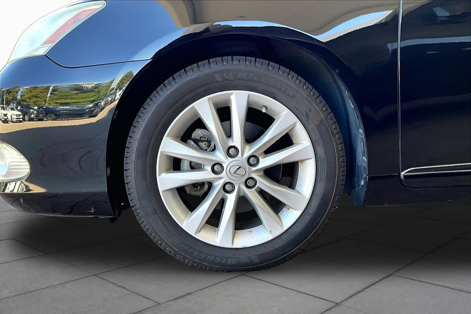 2012 Lexus ES 350 photo 9 of 32
