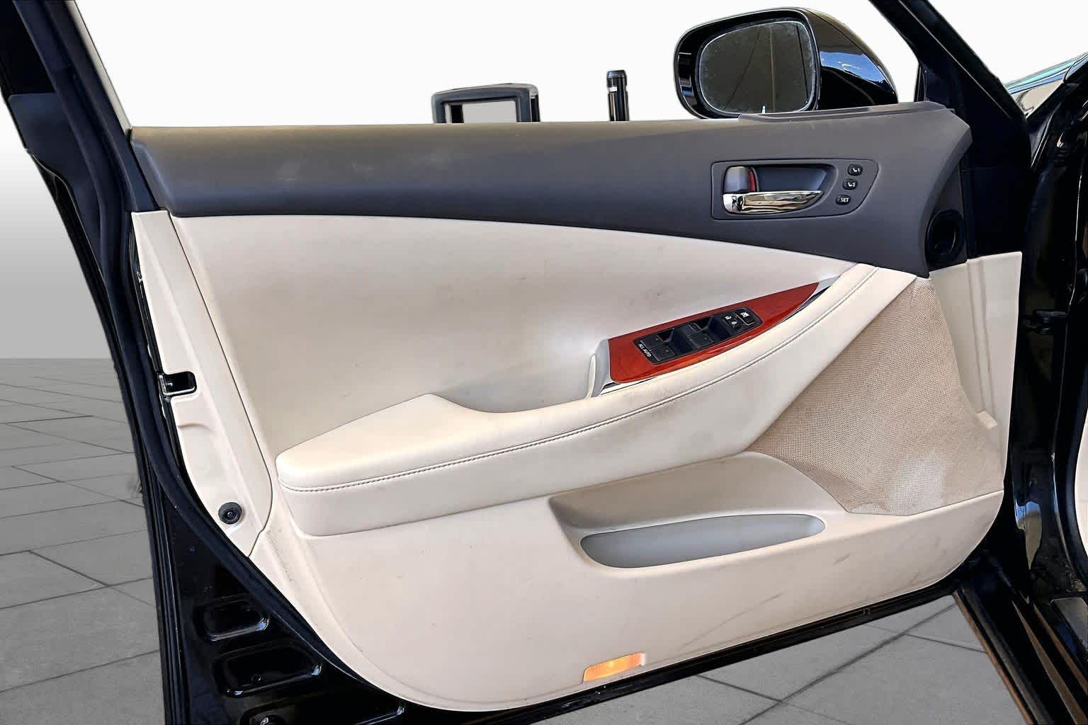 2012 Lexus ES 350 photo 19 of 32