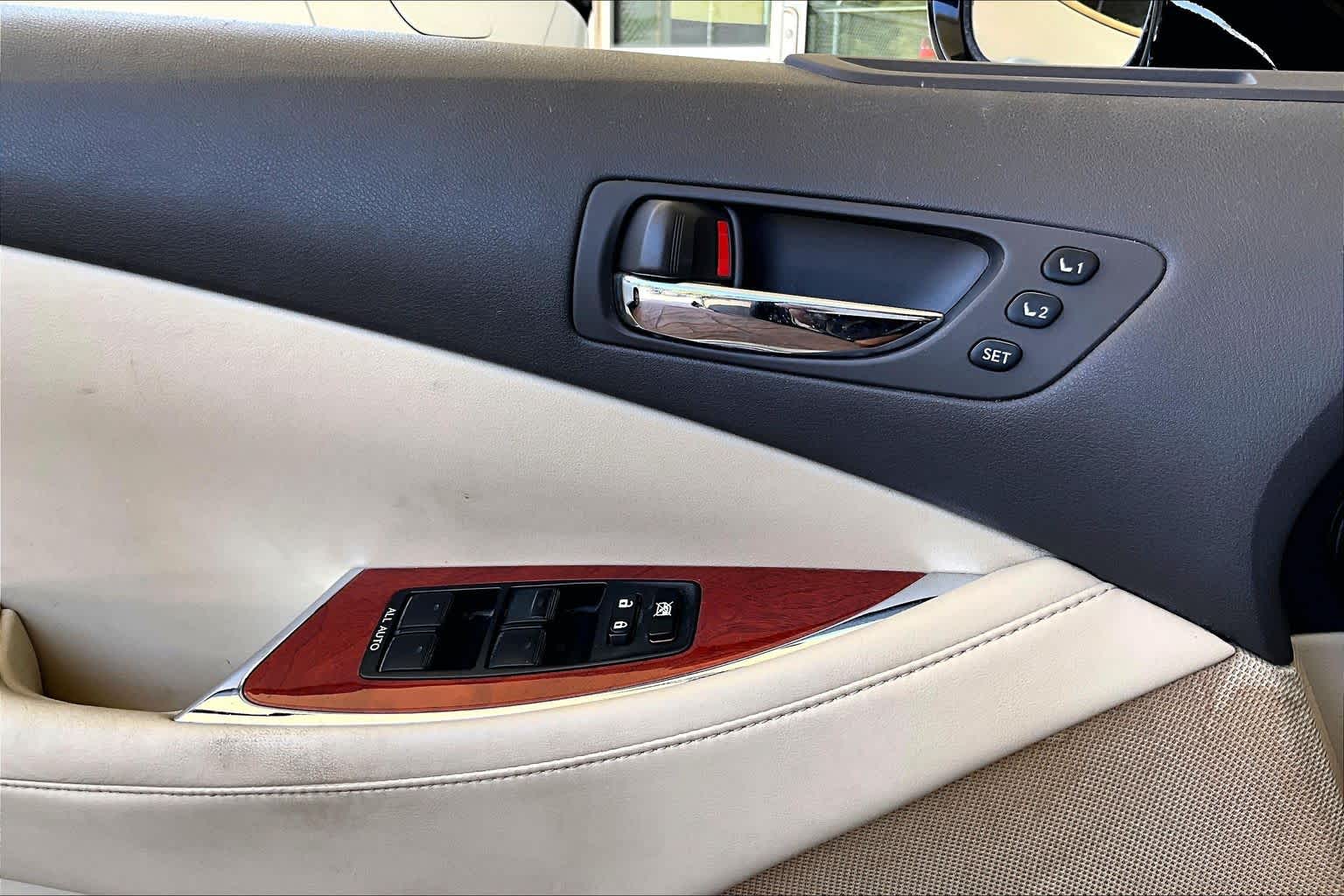 2012 Lexus ES 350 photo 29 of 32