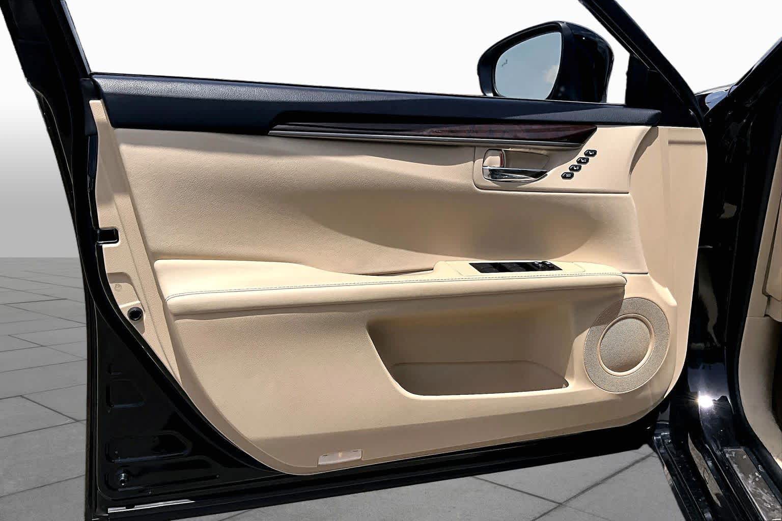 2014 Lexus ES 350  Obsidian at Sterling McCall Nissan