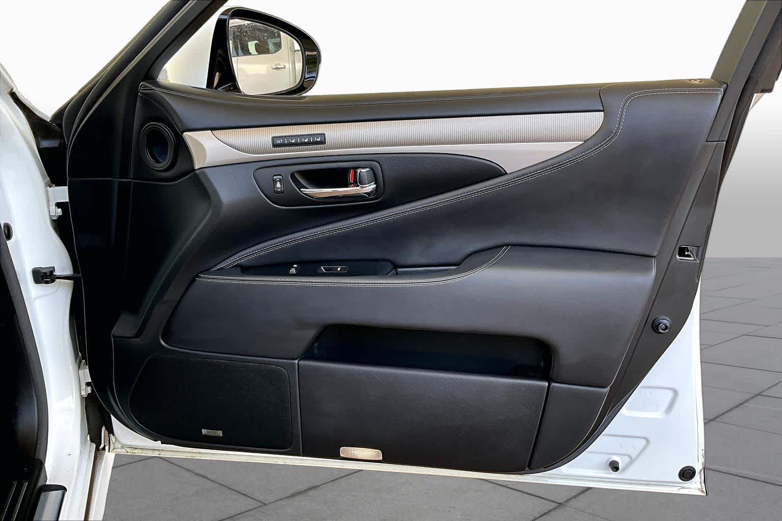 2013 Lexus LS 460  Ultra White at Beck & Masten Kia