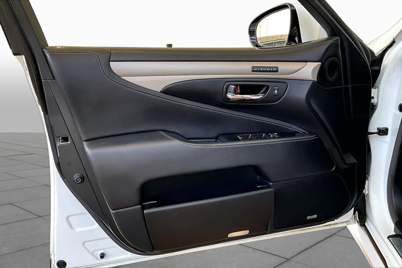 2013 Lexus LS 460  Ultra White at Beck & Masten Kia