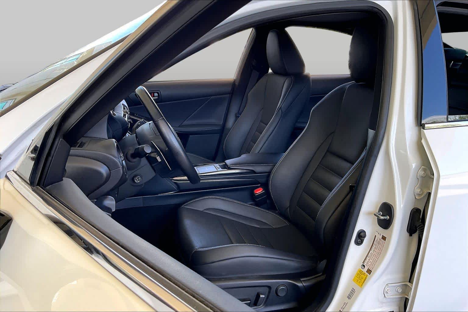 2023 Lexus IS 350 photo 7 of 34